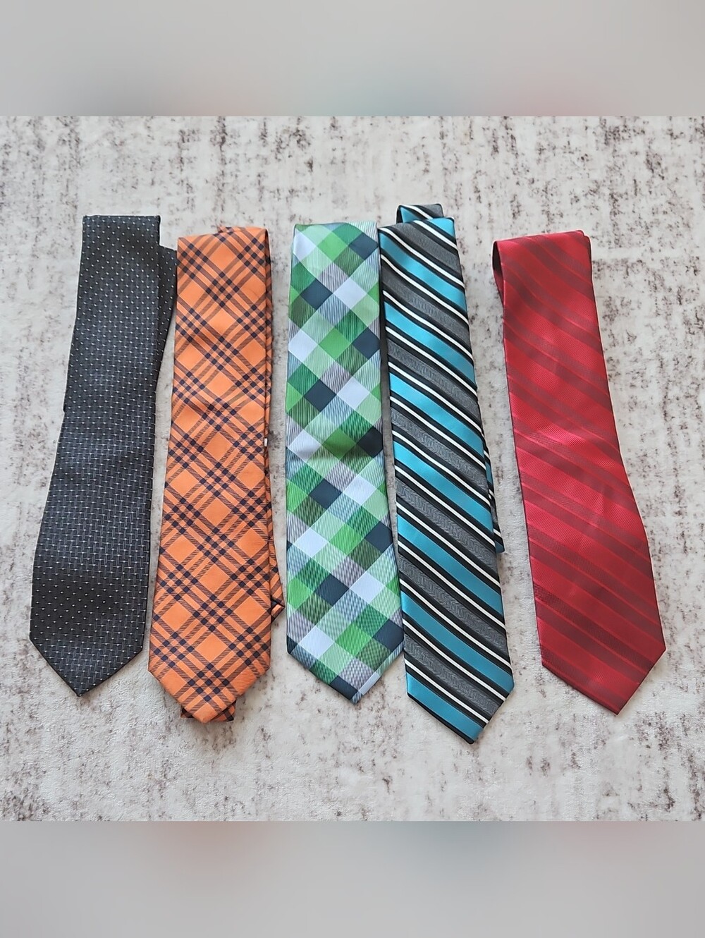 Green Plaid Men's Tie - Classic Check Pattern